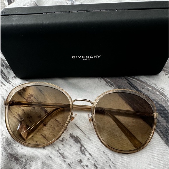 Authentic Givenchy Round Gradient Sunglasses - Picture 2 of 5